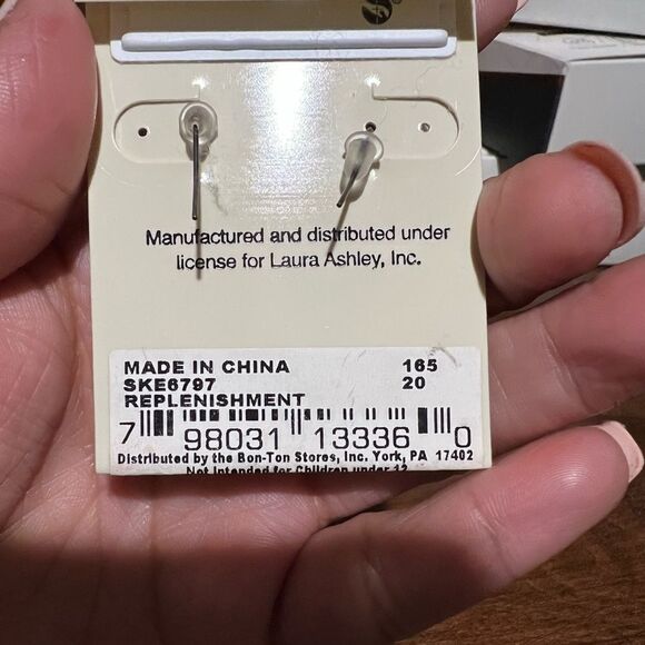 🆕 LAURA ASHLEY EARRINGS - Picture 3 of 3